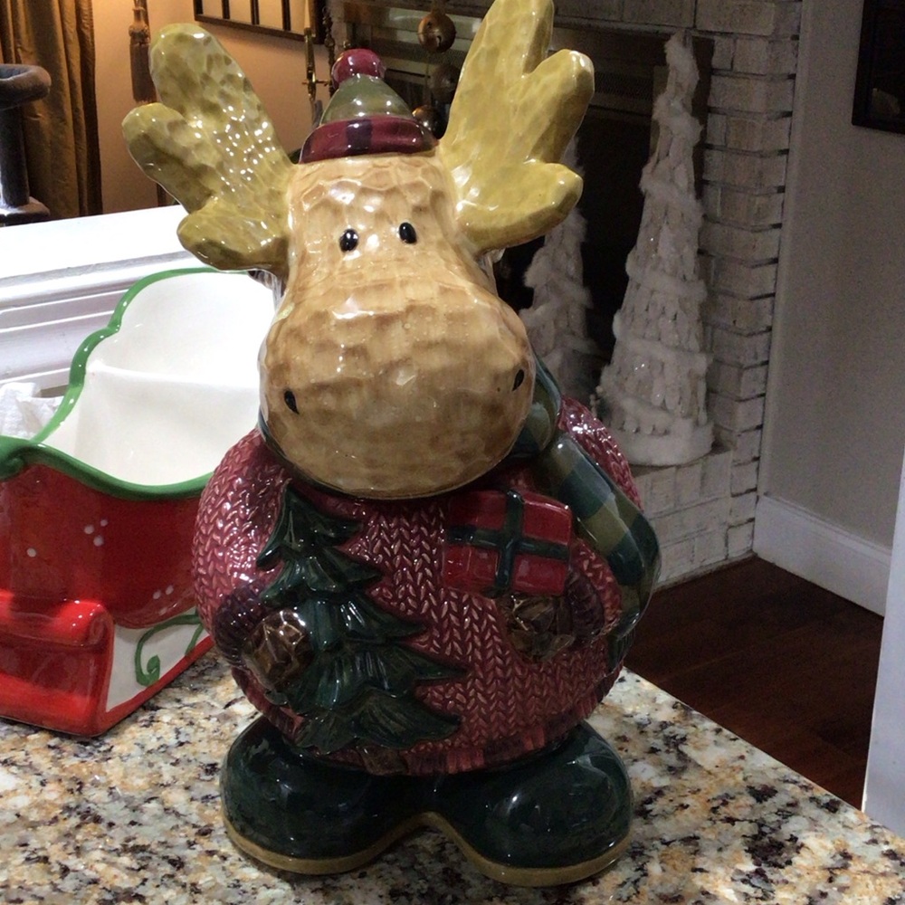 Heartland by St. Nicholas Square Moose Figurine